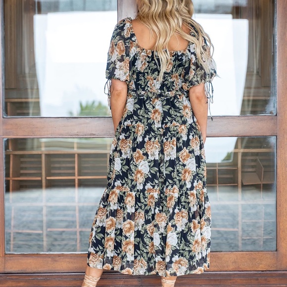 Elodie Midi Dress - Picture 6 of 7